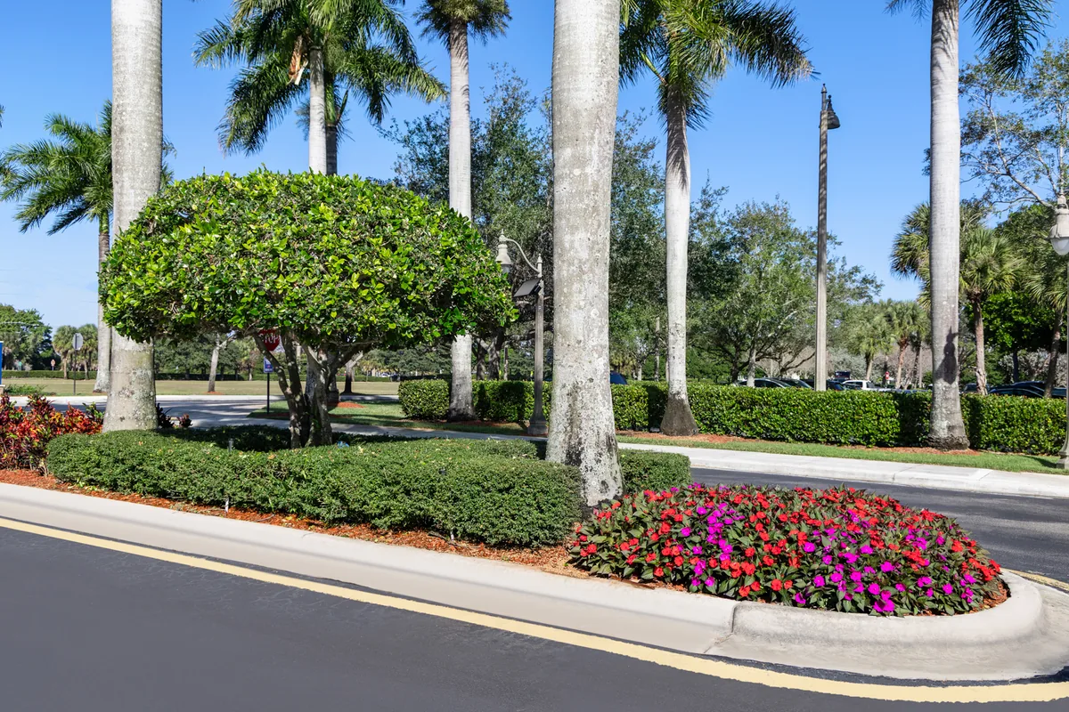 A hospital campus maintained by Everglades Environmental Care